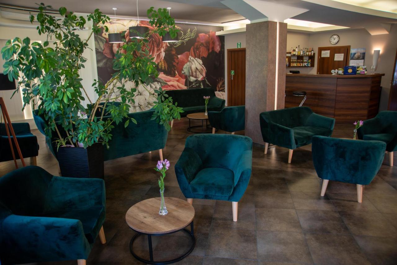 Centrum Restauracyjno-Hotelowe Florres Pawłowiczki Kültér fotó